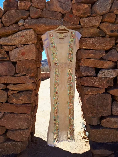 Diseño Florencia con bordados y pedrería