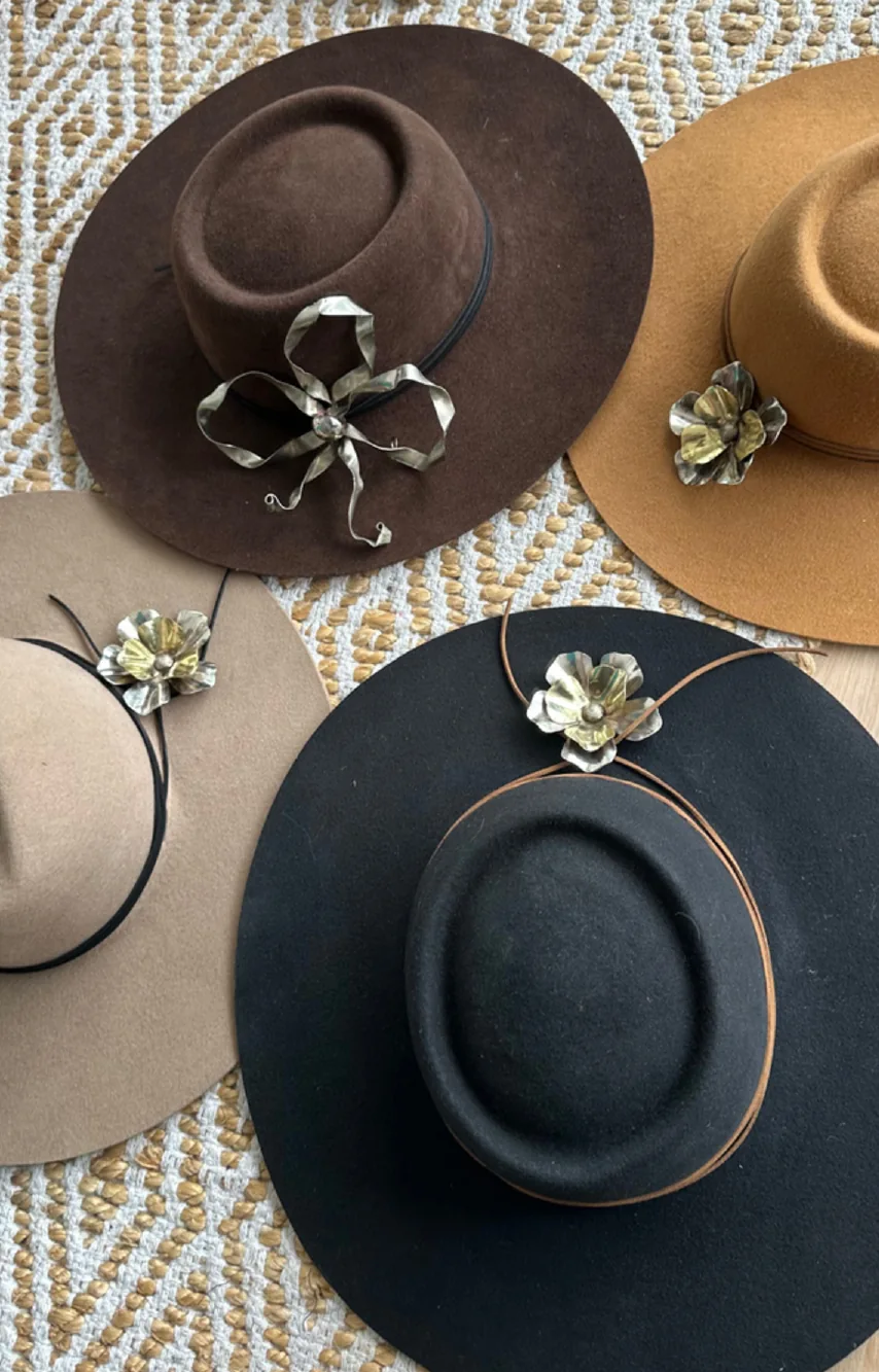 Sombreros de fieltro con apliques de autor